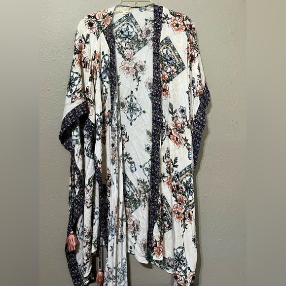 Altar'd State Accessories - Altar’d State Kimono Wrap